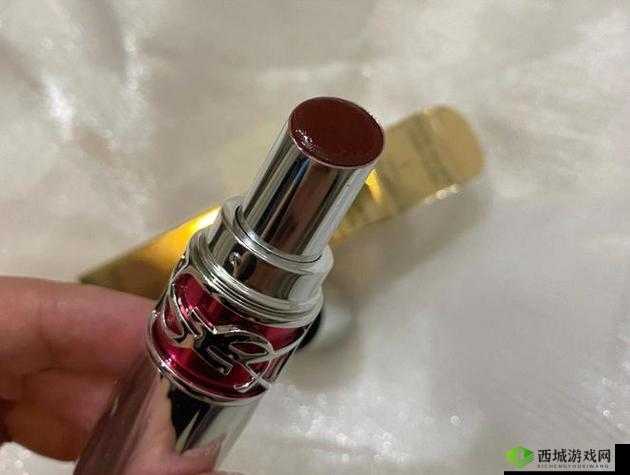 YSL 水蜜桃 861 口红:迷人魅力之选