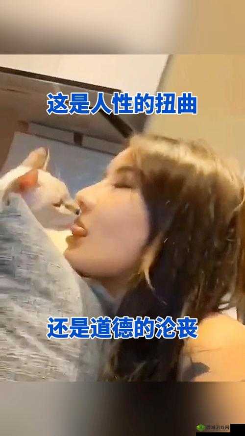 海南妇女疯狂搡弄男婴,这是道德沦丧还是人性扭曲?